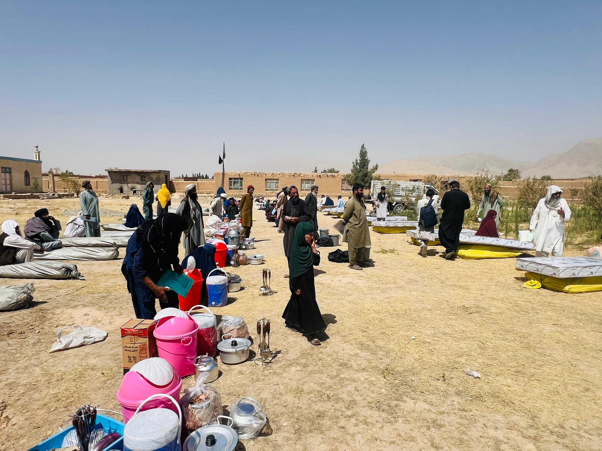 توزیع کمک ها